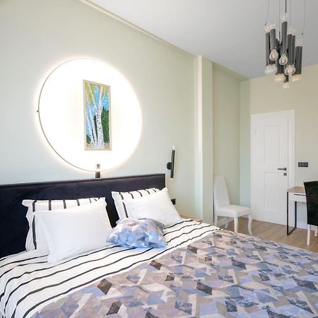 Urban Charm & Comfort - Chic 2Bd In Prime Location By Flat Mаnager София Екстериор снимка